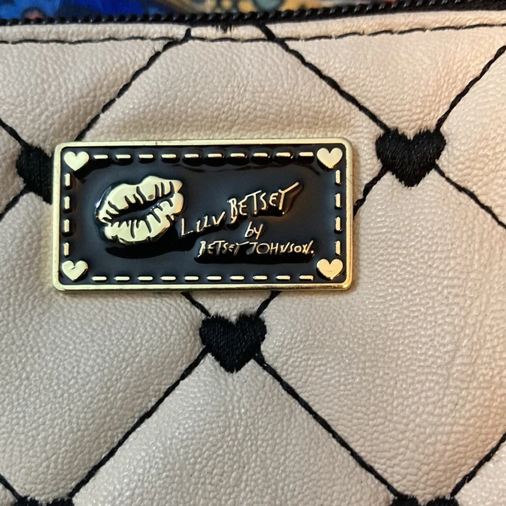 Luv Betsey by Betsy Johnson. Chic Black and Cream Quilted Shoulder Bag - Picture 3 of 8